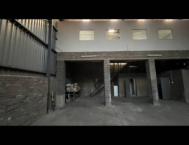 873M² WAREHOUSE FOR SALE IN SEBENZA